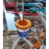 Чашка за водни бои неразливаема